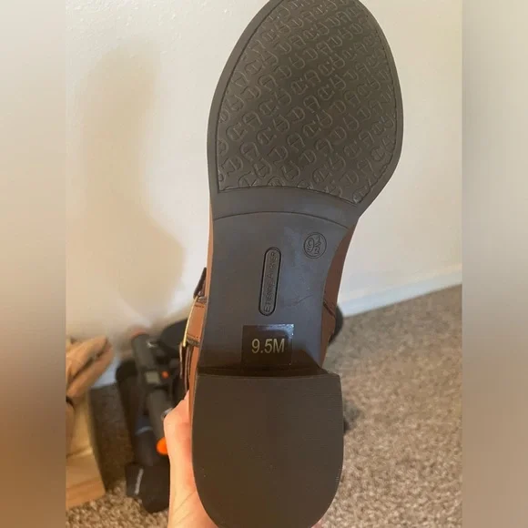 Etienne Aigner brown boots. Great condition. Size 9.5 - Picture 5 of 9